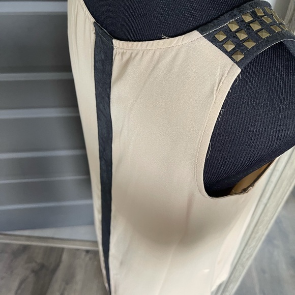 Nice looking Taupe/Tan sleeveless Hi-Low Tunic w/ leather looking & stud detail - Picture 6 of 12